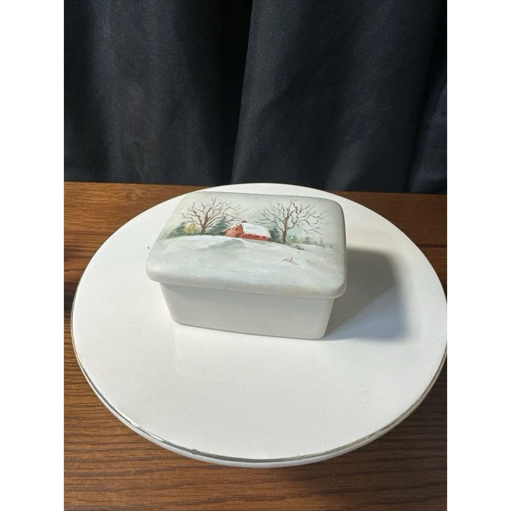 Vintage Small White Green Red Porcelain Trinket Jewelry Vanity Pill Box With Lid